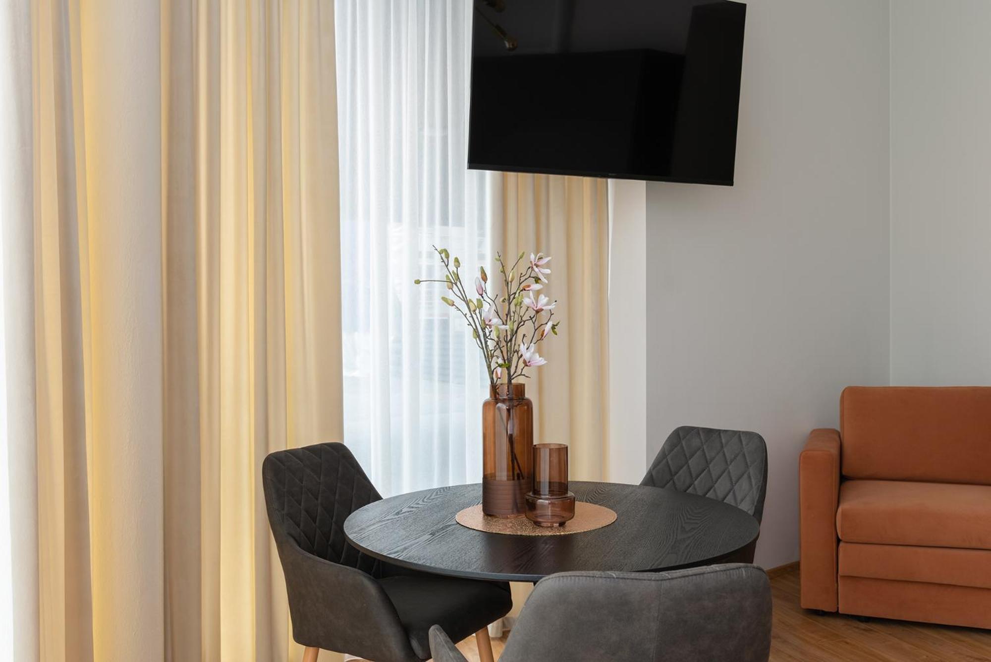 Bronze Colour Studio In Tartu City Centre Экстерьер фото
